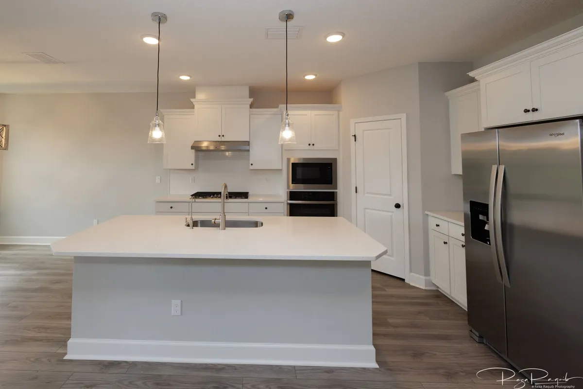 Gourmet kitchen with SS appliances - 118 Andesite Trl