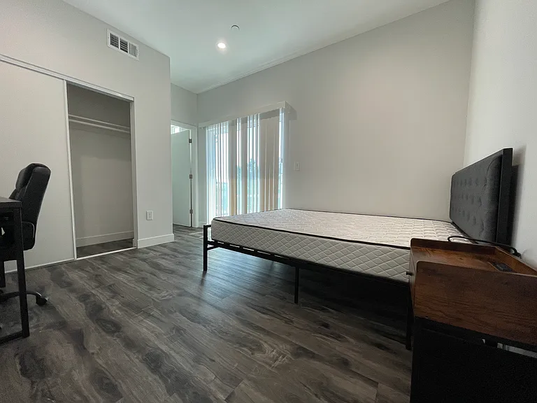 1640 1/2 N Soto St #1640 — Photo 19