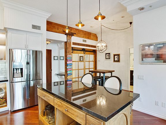 4th image of 500 W Harbor Dr Unit 1507