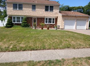 38 Tulip Grove Dr, Lake Grove, NY 11755