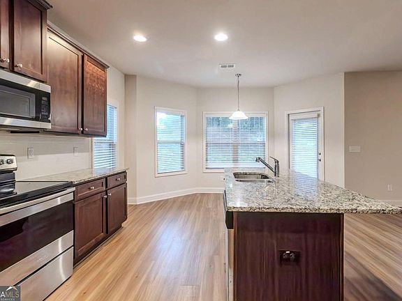 5th image of 255 Dublin Way