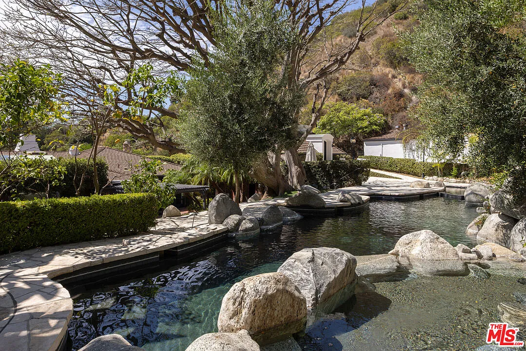 5 bed, 7.0 bath, 6700 sqft, $50,000 — Photo 1