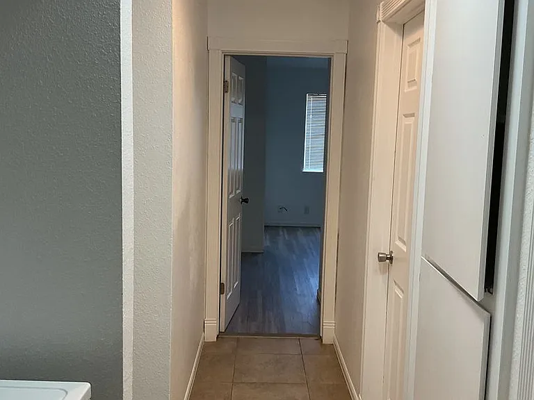 1068 Lupin Ave — Photo 15