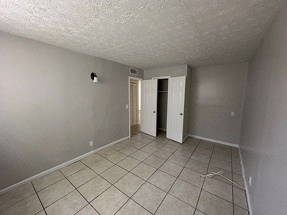 5th image of 2862 W 1st St #3