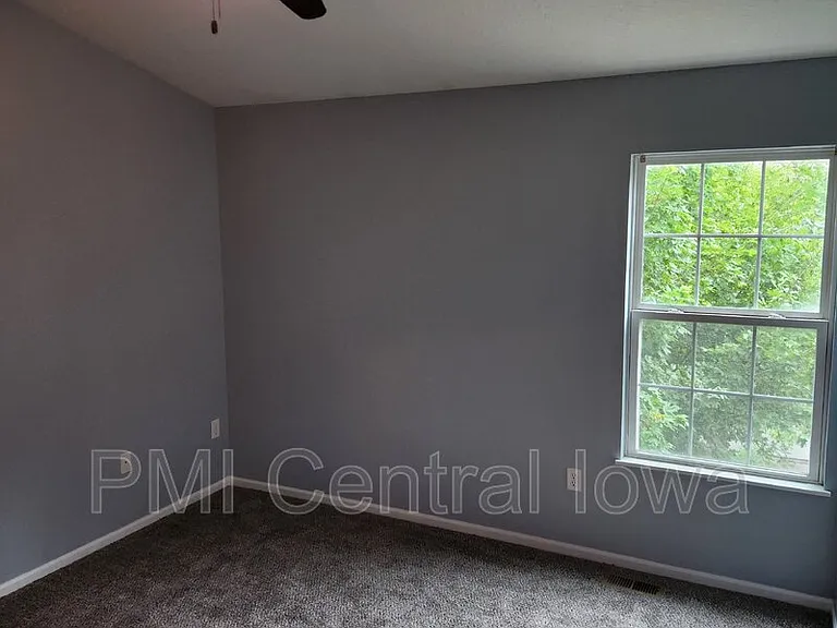 305 NE Kingwood — Photo 11