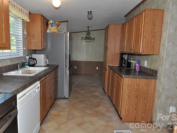 4th image of 977 Langley Dr