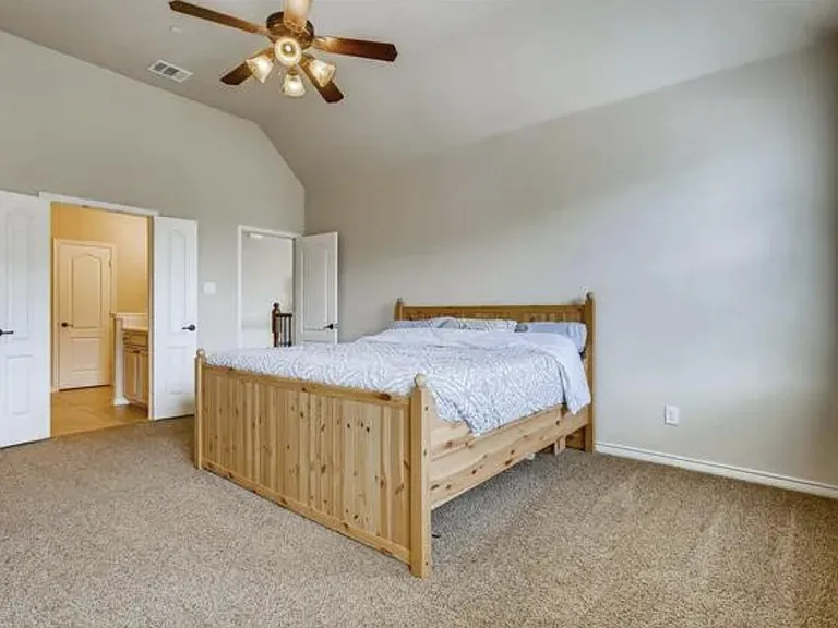 4212 Comanche Dr — Photo 3