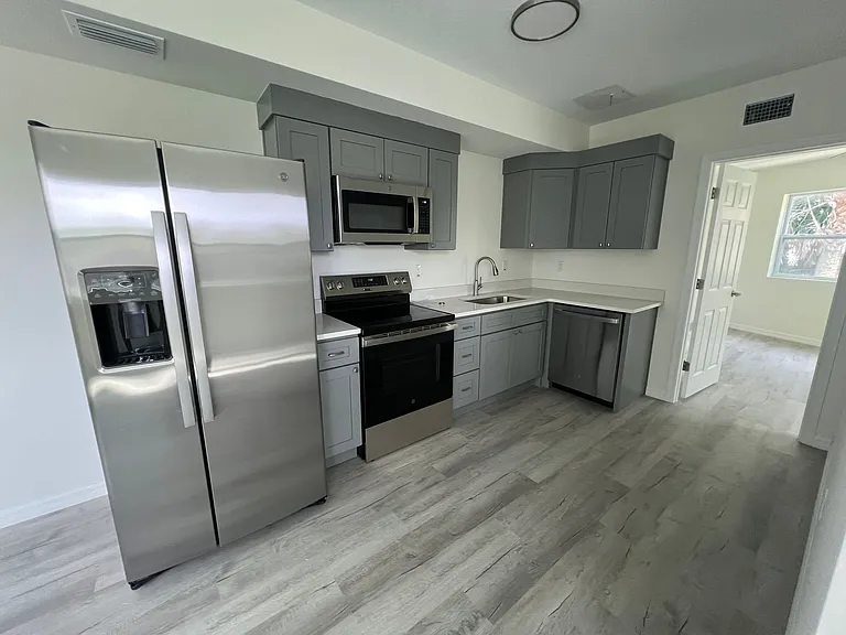 219 S Grandview Ave — Photo 17