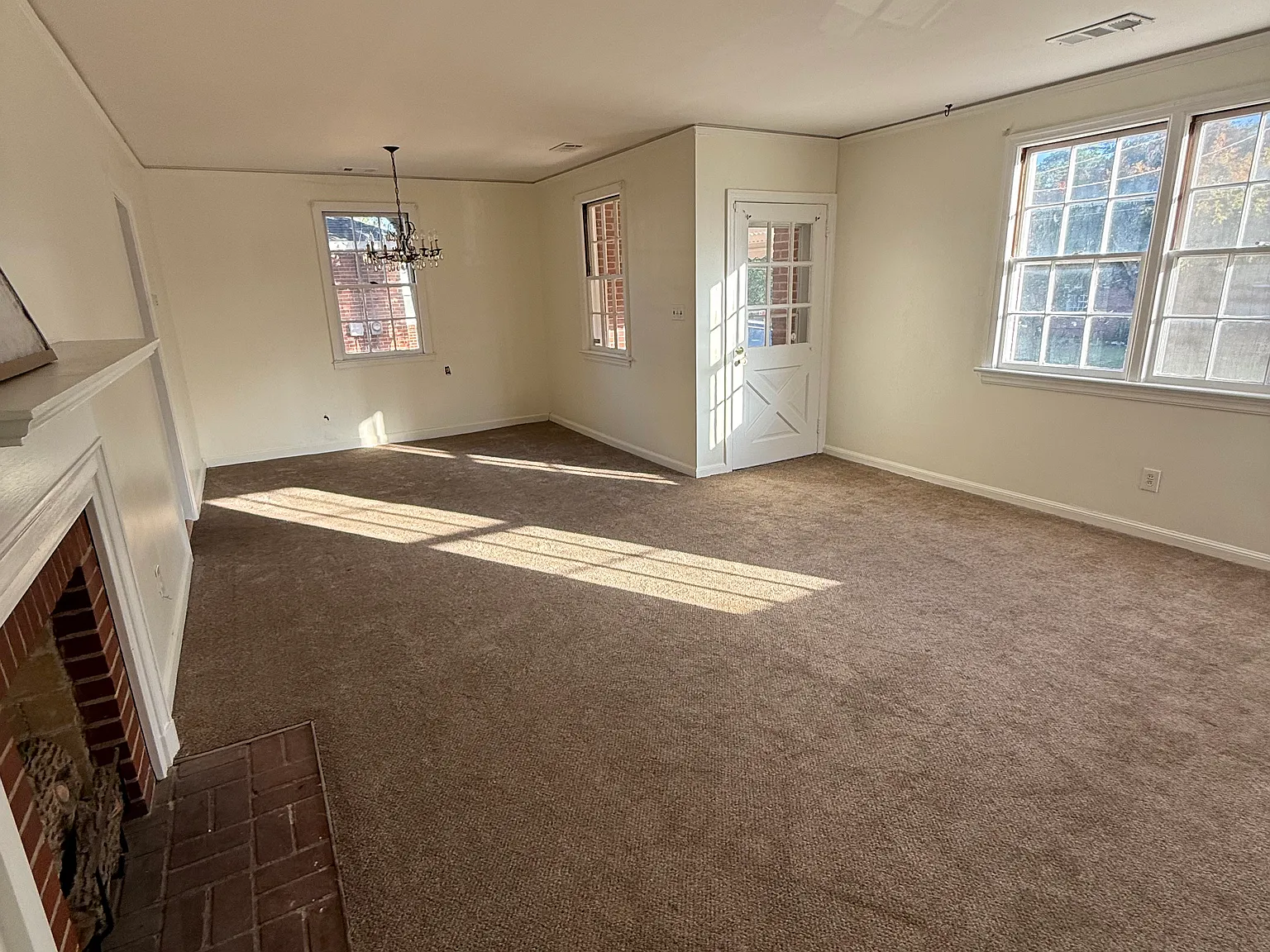 3 bed, 1.5 bath, 1282 sqft, $1,100 — Photo 4