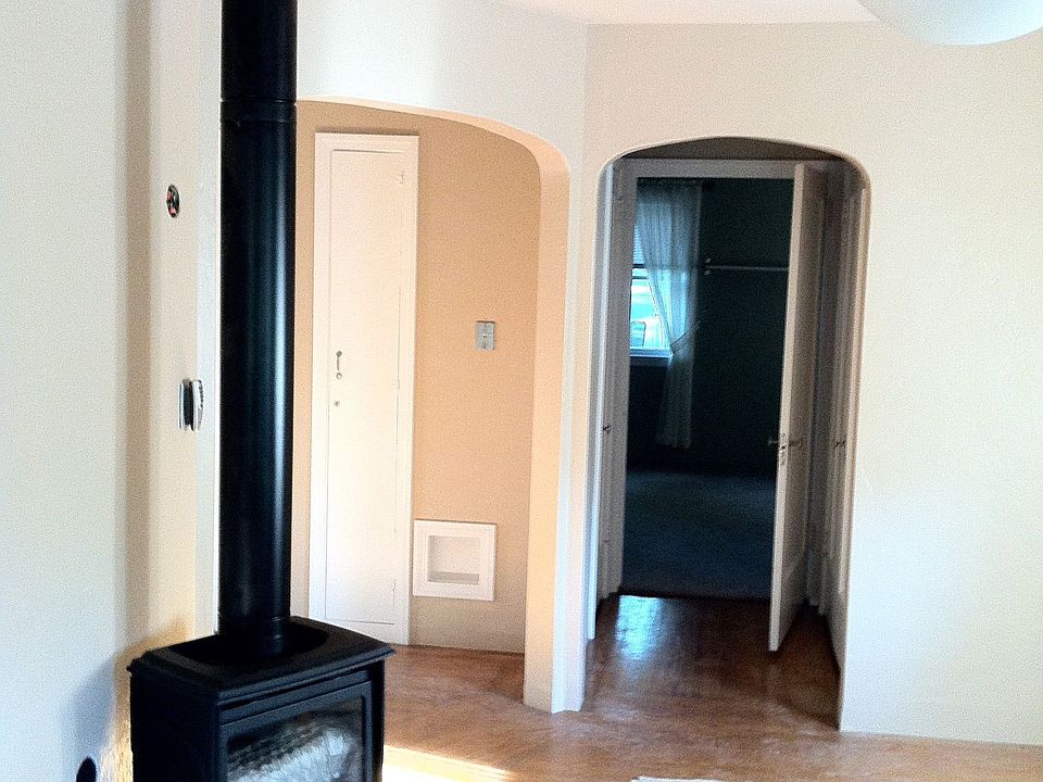 1st image of 496 Woodlake Dr