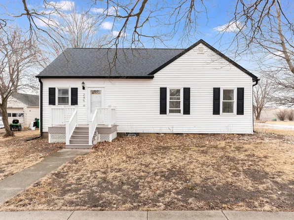 245 N Pine St, Waterman, IL 60556