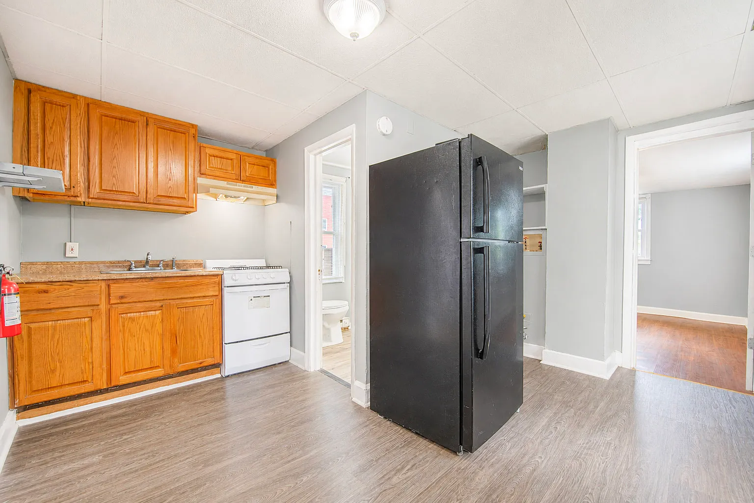 27 Pine St — Photo 1