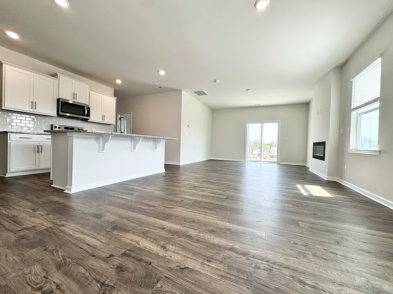 1650 Secrest Commons Dr — Photo 4