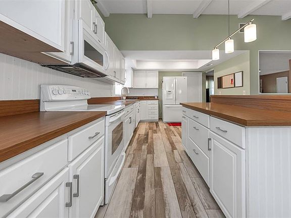 5th image of 17704 Rivendel Rd