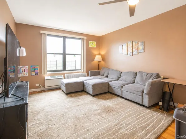 224-24 Union Turnpike #6G, Oakland Gardens, NY 11364