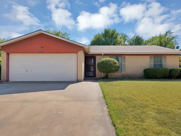 520 Guadalupe Dr, Saginaw, TX 76179