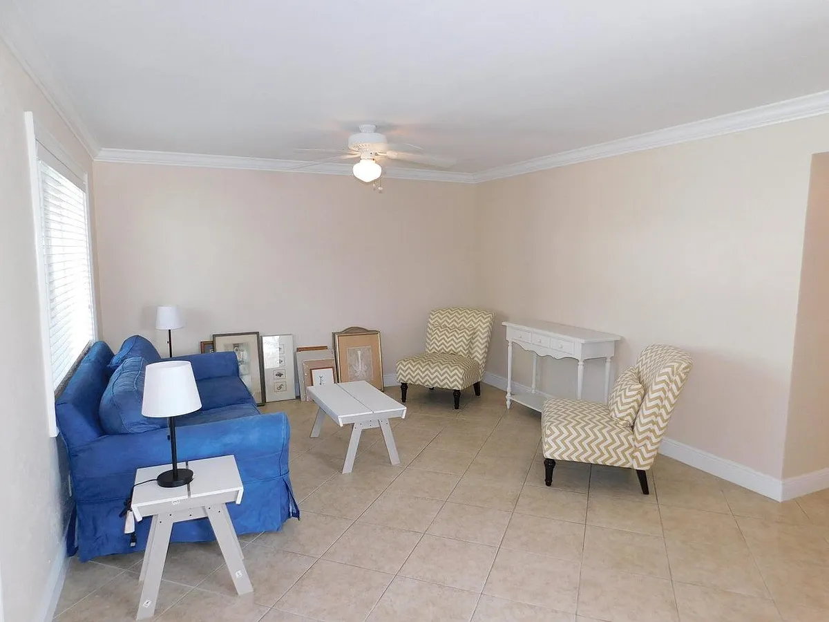 Building Photo - 735 Hummingbird Way #204