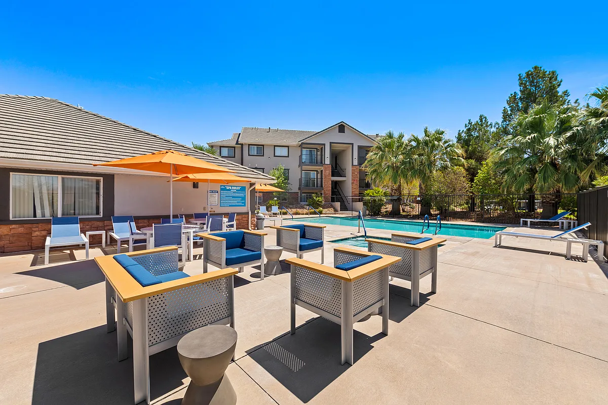 Building Photo - Oasis Palms