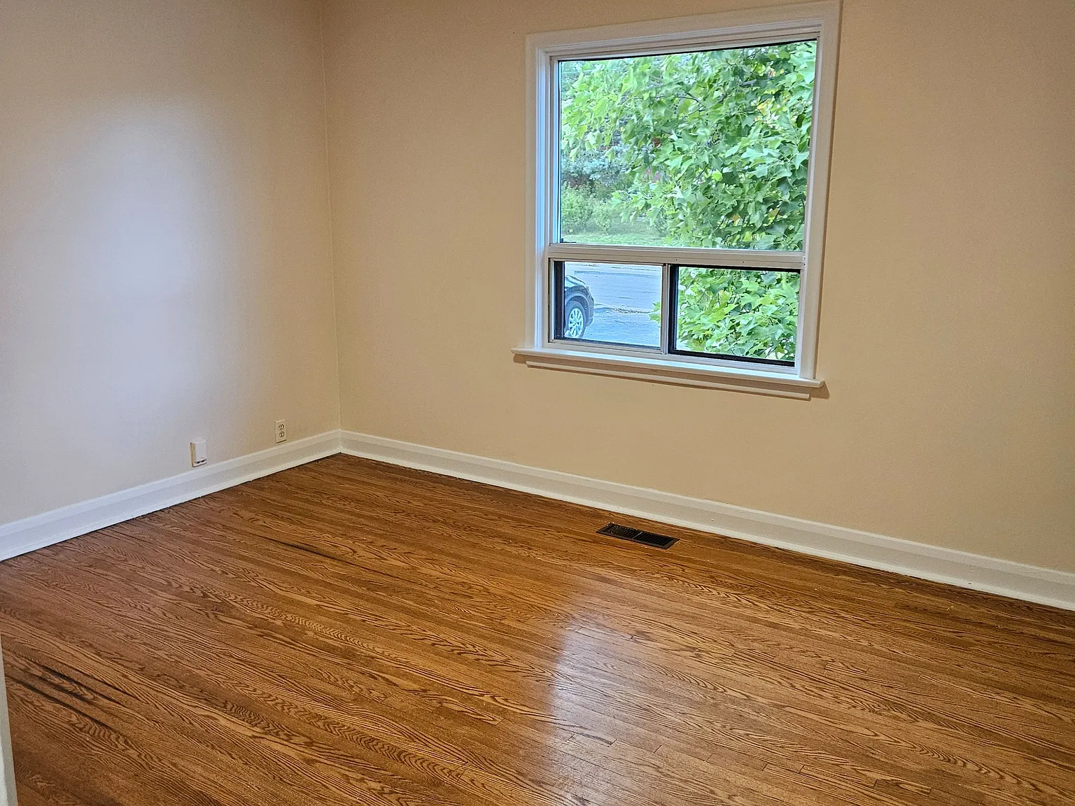3 bed, $2,950 — Photo 2