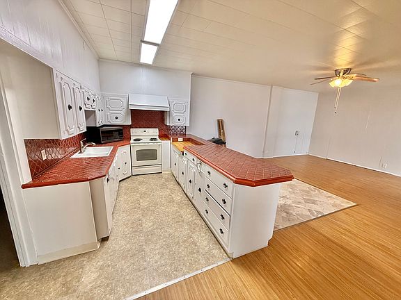 3rd image of 284 3rd Ave Suite A