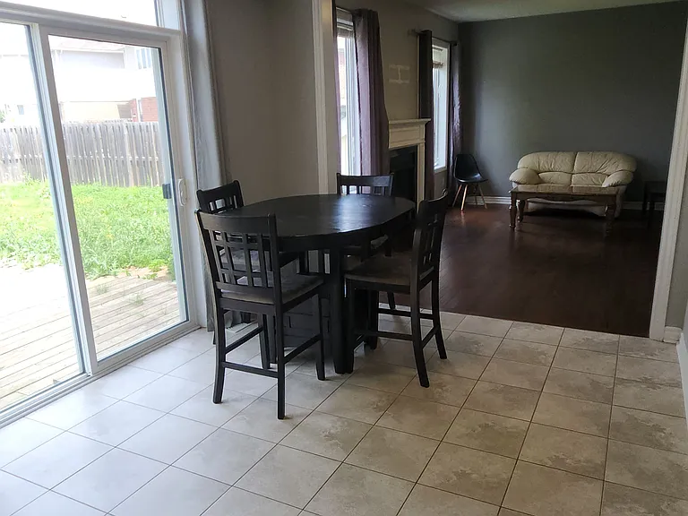 10 Collier Cres — Photo 7