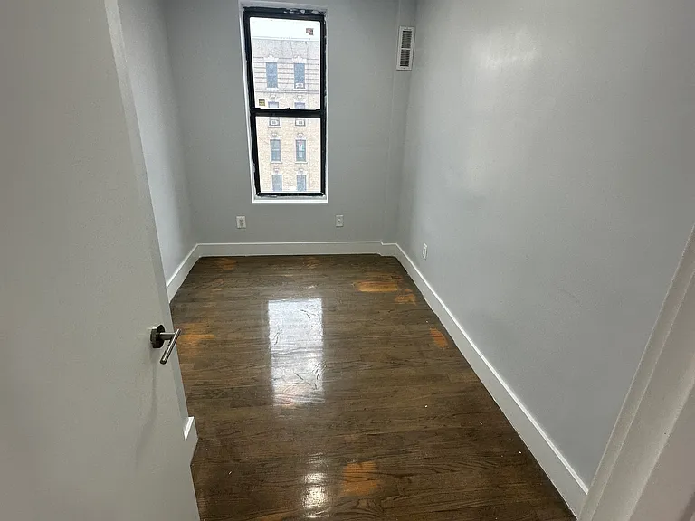 1987 Davidson Ave #10 — Photo 6