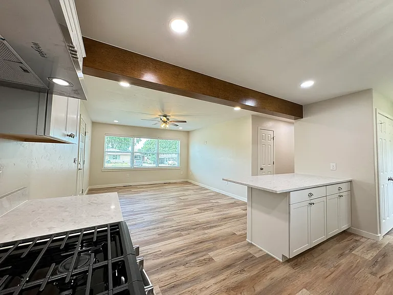 1442 E Broadway St — Photo 45
