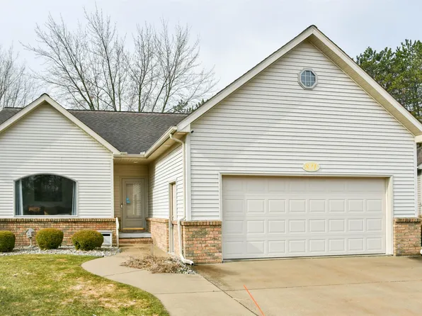 821 Whispering Pines Ln, Bay City, MI 48708