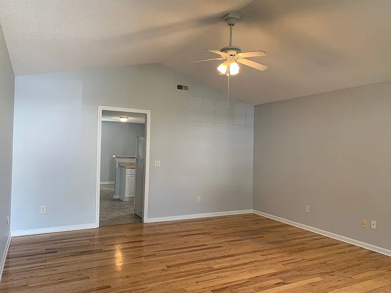 204 White Ave — Photo 8
