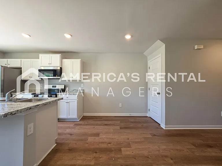 4111 Hudson Ct — Photo 17