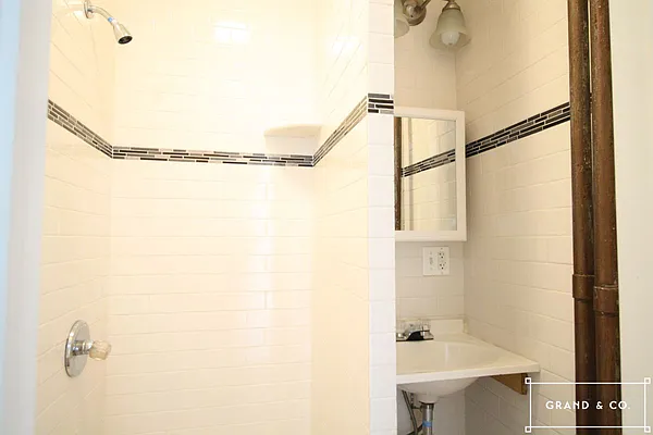 Rented by Grand & Co. | media 8