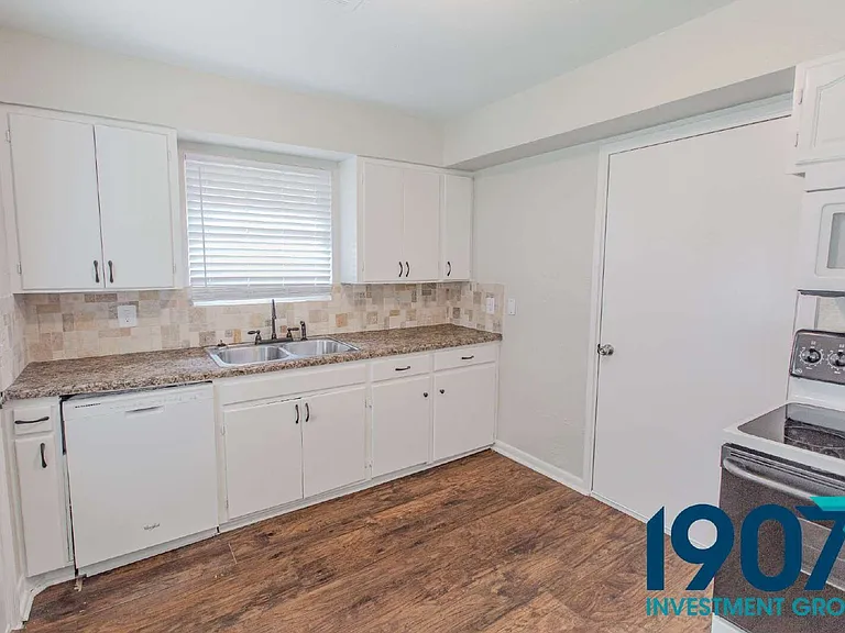 1832 Brighton Ave — Photo 7