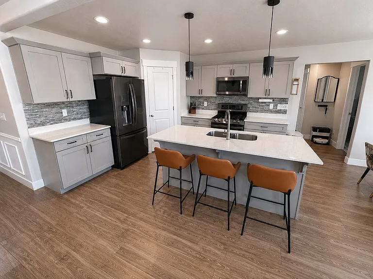 954 W Rutledge Rd — Photo 7