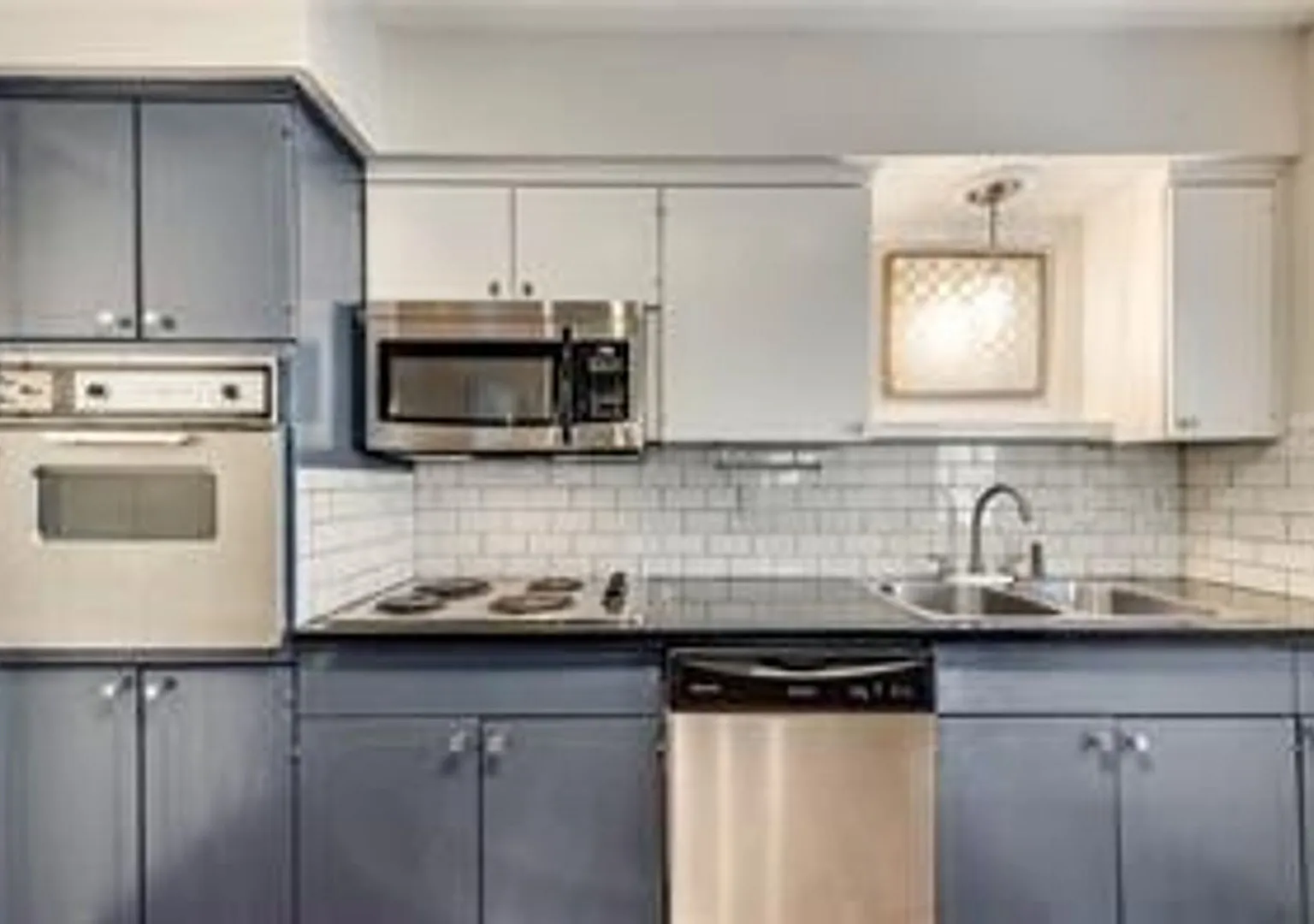 Cozy 2 Bedroom Condo minutes from SMU! — Photo 2