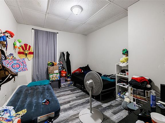 4th image of 163-165 Frost Ave