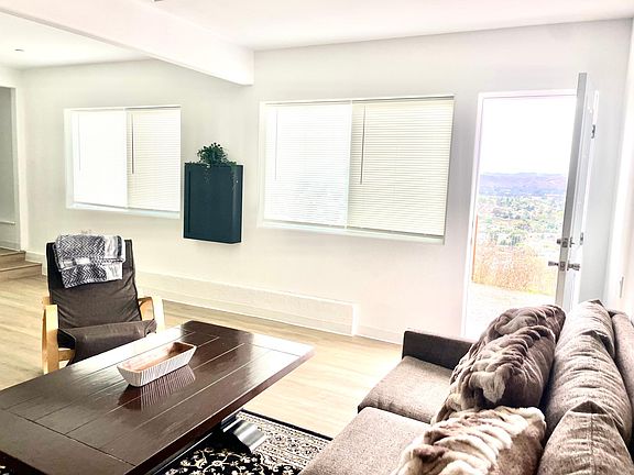 4th image of 425 Valley Heights Dr