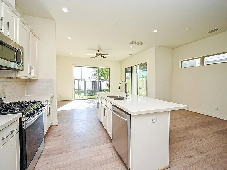 1106 Fuschia Rd — Photo 9