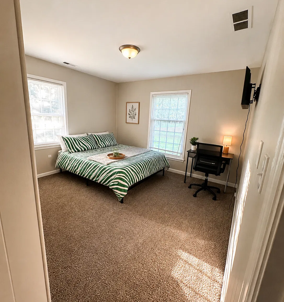 Golf Course Retreat I Geist + Ruoff I Sleeps 6 — Photo 3