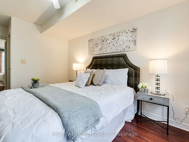 310 Burnhamthorpe Rd W #1713 — Photo 29