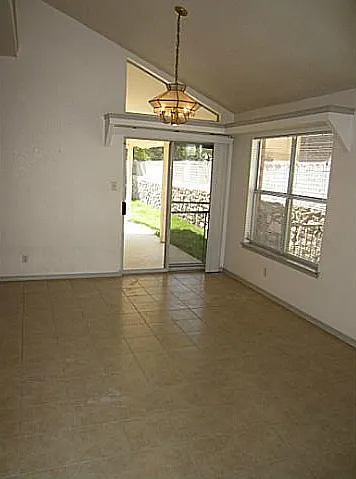 1468 Plaza Verde Dr — Photo 3