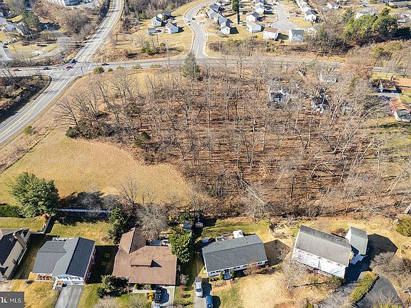 3rd image of 353 Greenwood Rd