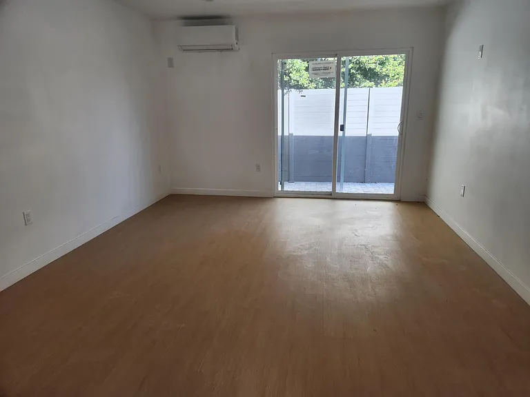 9807 Peach Ave — Photo 17