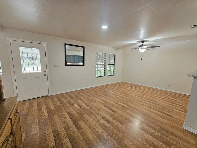 317 E Ebony St — Photo 6