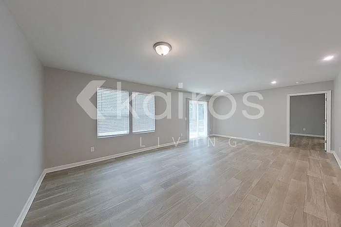 4 bed, 2.0 bath, 1601 sqft, $1,825 — Photo 2