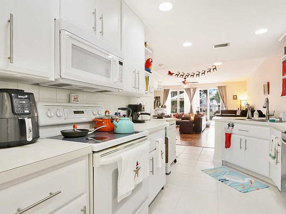 4th image of 237 Fortuna Dr