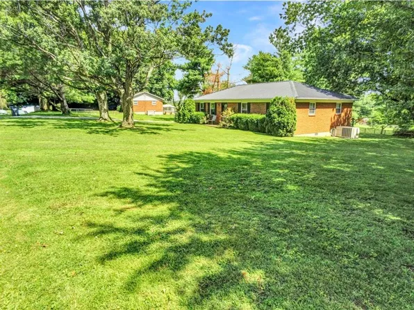 70 Goodnight Terrace Rd, Cave City, KY 42127