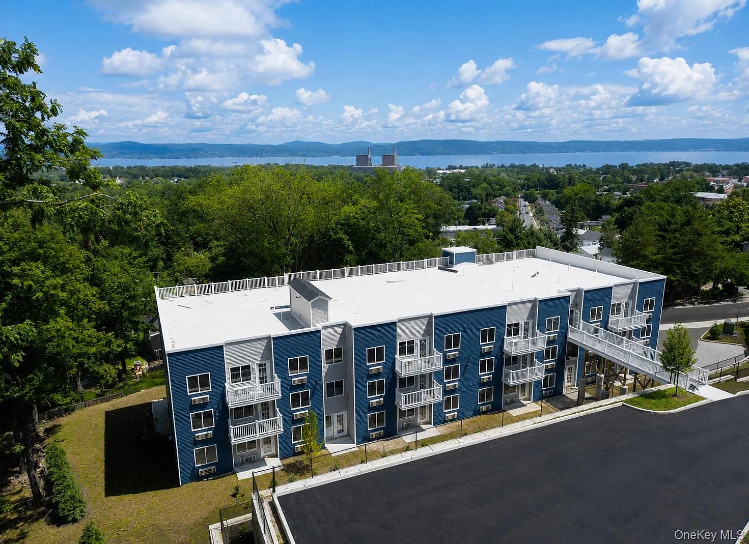 2 bed, 2.0 bath, 1039 sqft, $3,400 — Photo 1