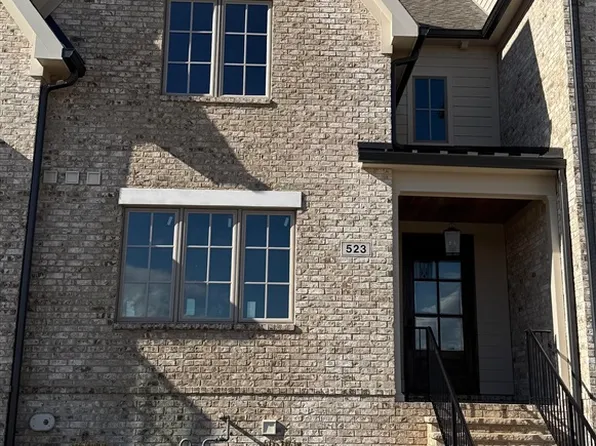 523 Park West Ln, Bowling Green, KY 42103