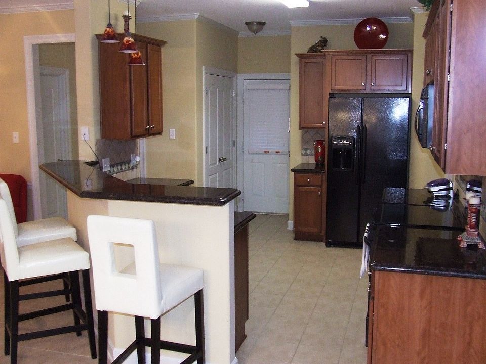Kitchen with lots of cabinets!!