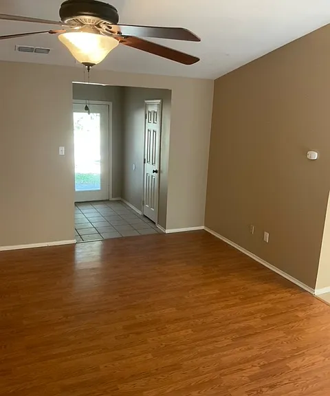 3501 Larkspur Ln — Photo 2
